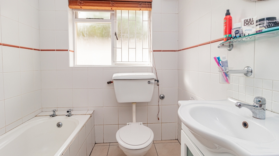 5 Bedroom Property for Sale in Sunnydale Western Cape